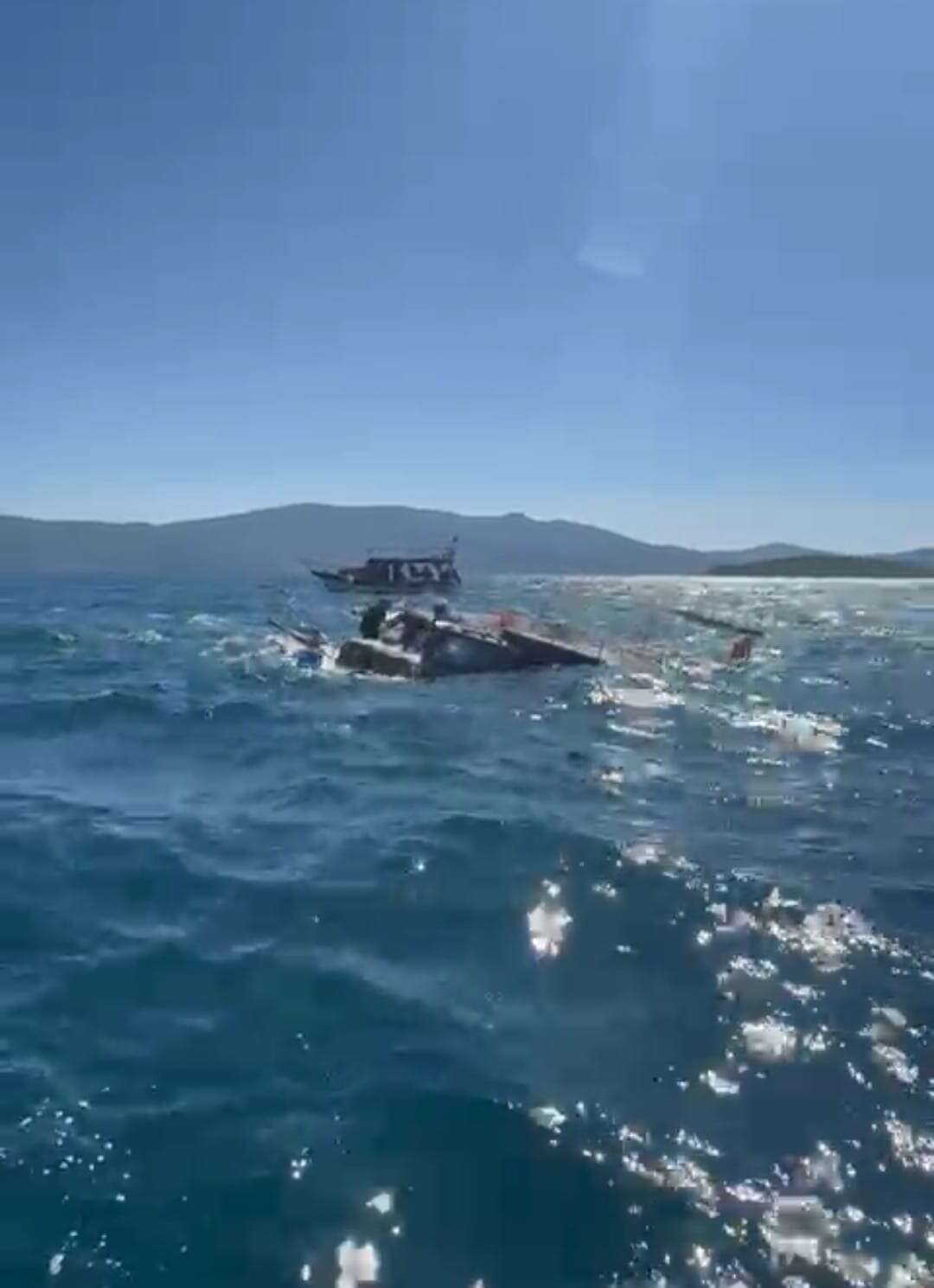 Bodrum Açıklarında Korku Dolu Anlar: Balık Tur Teknesi Battı, 8 Kişi Son Anda Kurtarıldı 4